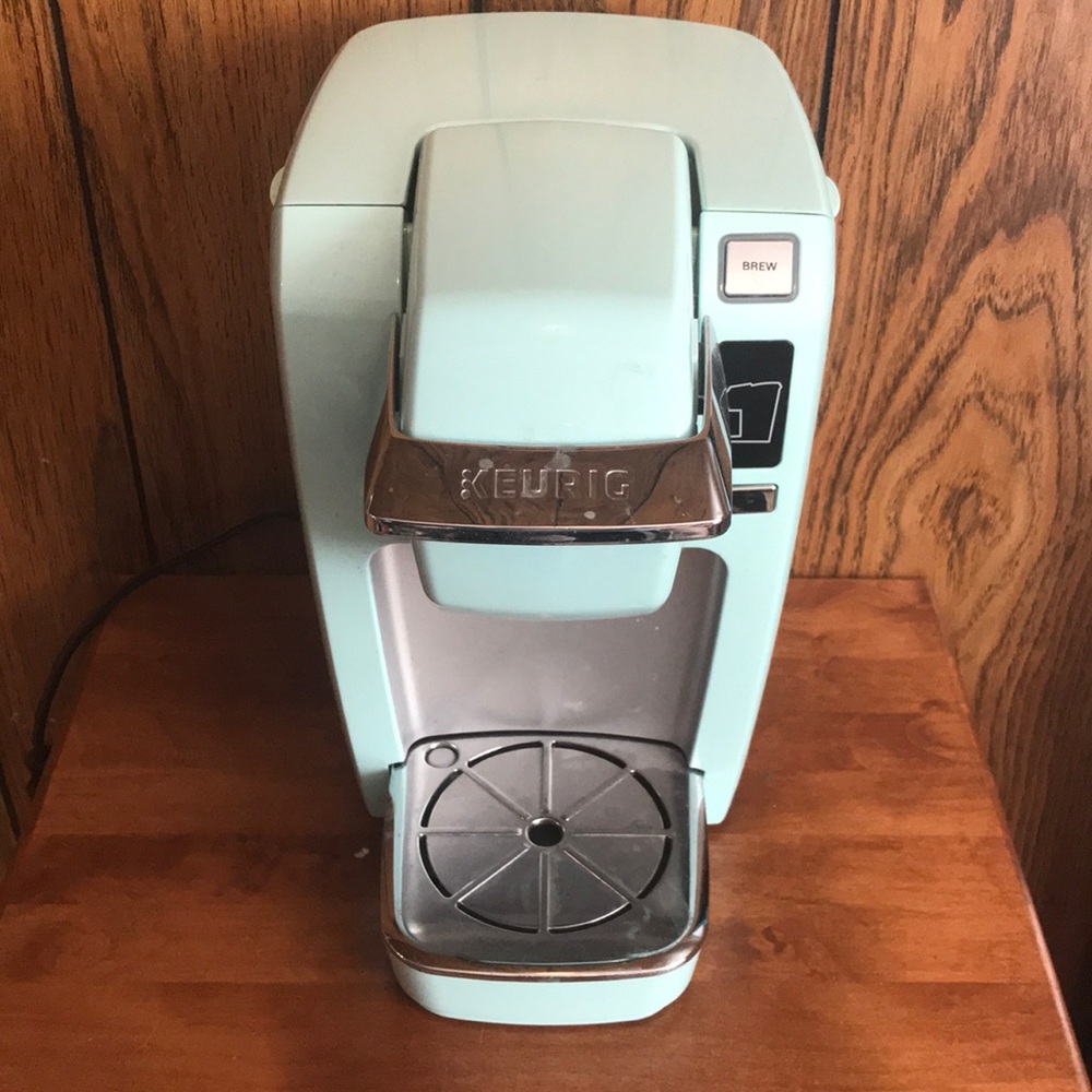 Keurig Single Serve coffee maker.